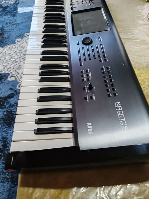 Korg Kronos 1sotiladi holati yaxshi chexol va kabel qo'shib beraman 2