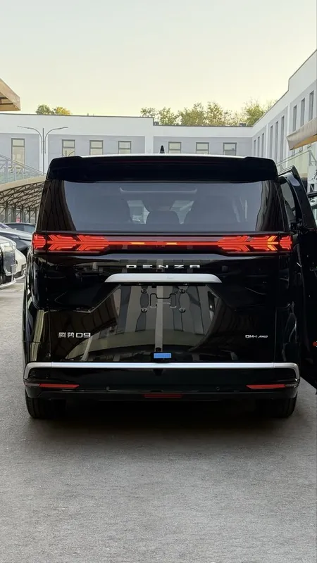 Denza D9 DM-i AWD полный привод в наличии 3