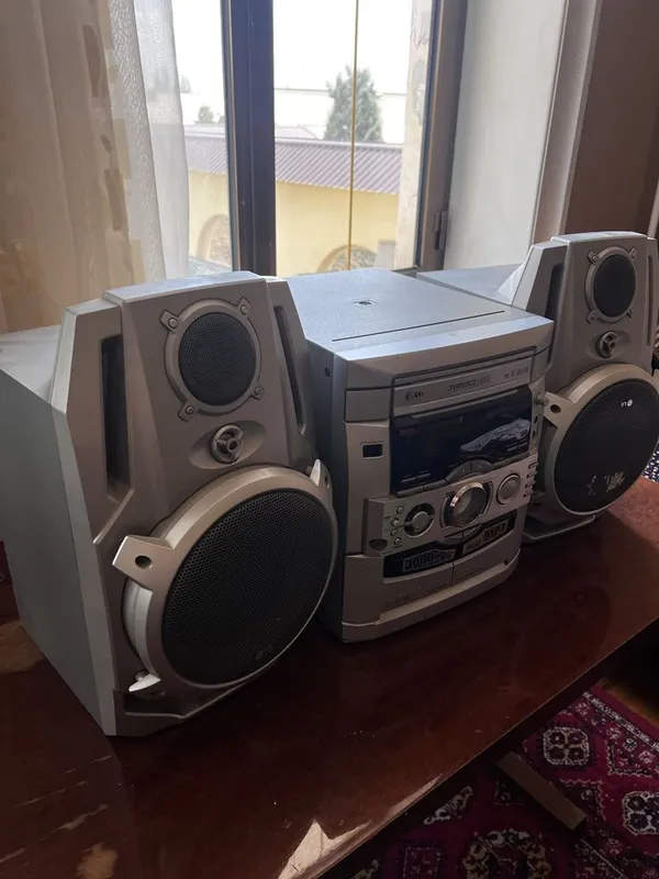 Музыкальный центр LG с двумя колонками (FFH-876MV) 3 Музыкальный центр LG с двумя колонками (FFH-876MV) 3