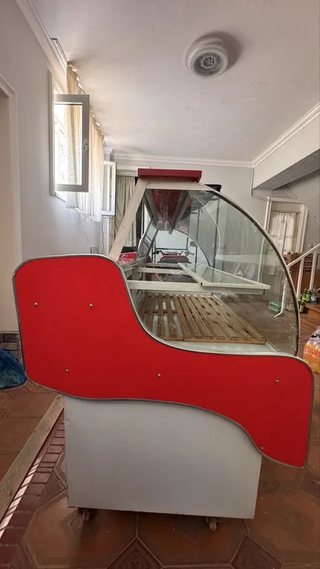 Vitrina muzlatgich arzon narxga beriladi — фото 1