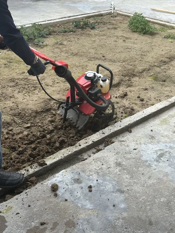 Traktor mini Er haydash uchun Arendaga beriladi