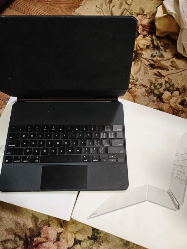 Apple Чехол с клавиатурой Magic Keyboard для ipad Model A2480