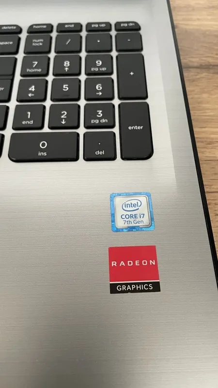 Noutbuk i7 8GB RAM 256GB SSD 2GB videokarta — фото 3