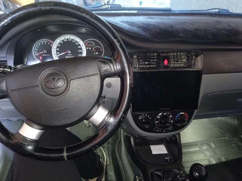 Lacetti 1.6 sotiladi 1