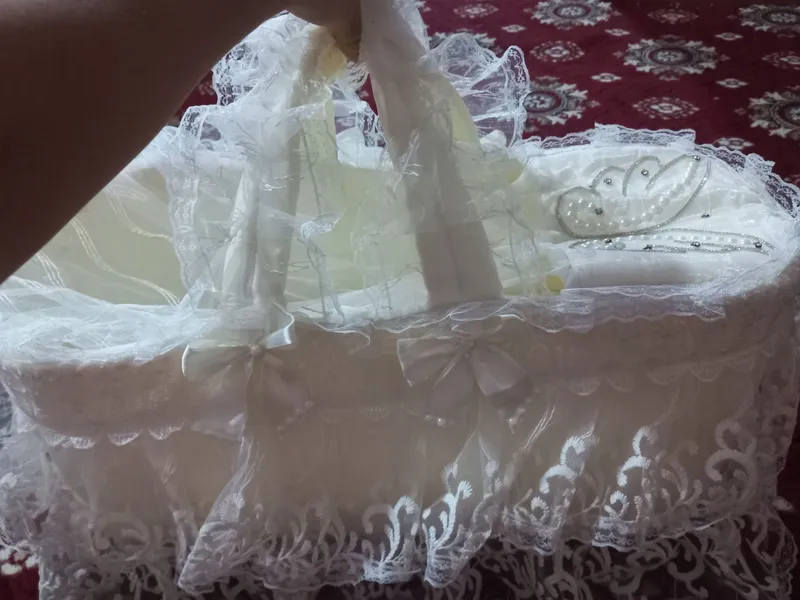 Красивая корзина для выписки ребёнка 1