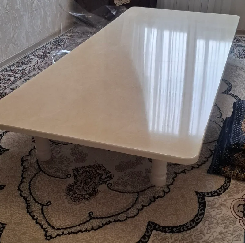 1.20×2.70 razmerli stol sotiladi.