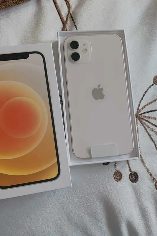 Iphone 12 128g 83% hamma joyi radnoy tiniq oppoq svet chexol sovg'a Iphone 12 128g 83% hamma joyi radnoy tiniq oppoq svet chexol sovg'a