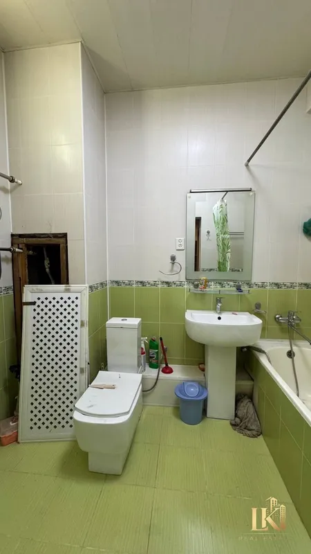 3-комнатная квартира, 110 м², 5/5, без ремонта, кирпичный дом, лифт, 2 санузла — метро Космонавтов — фото 7