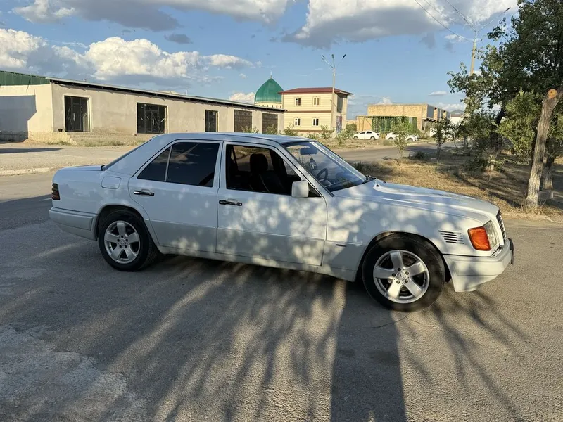 Продаётся Мерседес-бенц w124 E300 TURBODIESEL — фото 2