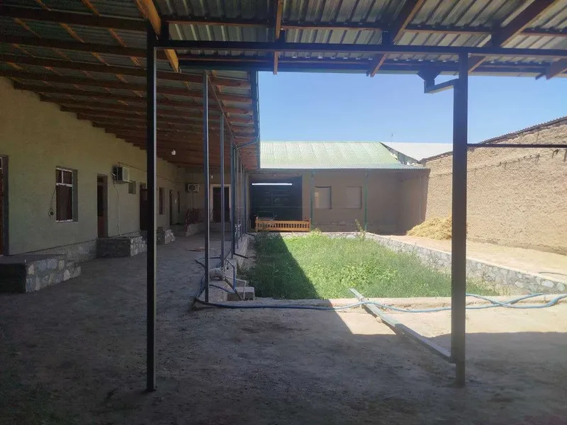 Karmana tumani "Malikrabot" qo'rg'oni hovli sotiladi — фото 4