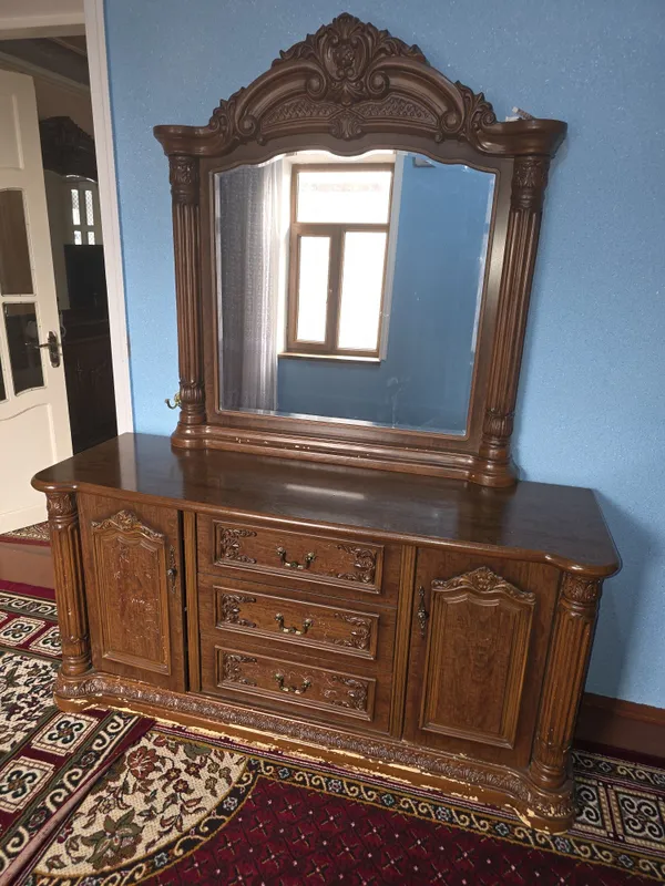 Mebel sotiladi! Holati yaxwi 500ming som uchqahrom postdan ichkarida