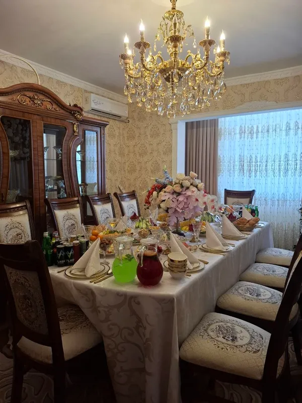 Стол и стулья на 12 персон 1