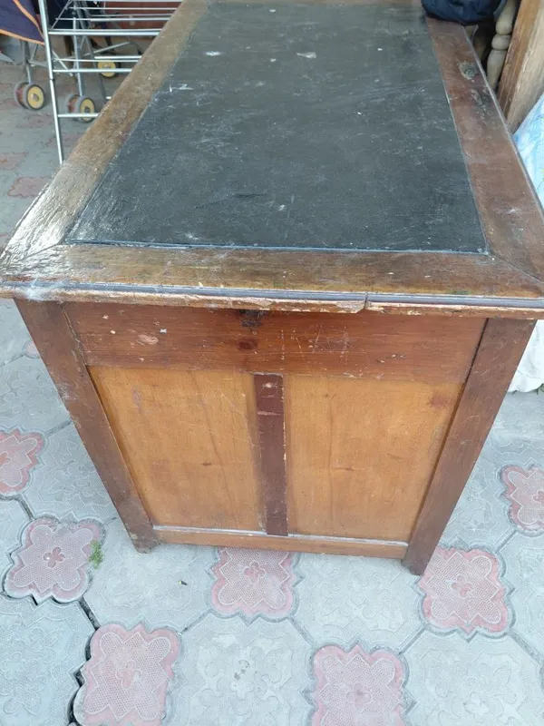 Продам письменный стол винтажный дерево 2