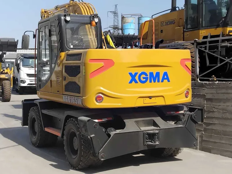 Колёсный экскаватор XGMA XG8165W (с опорными лапами) — фото 1