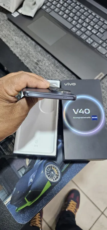 Vivo v40 5G 12+/256 holati idial rasmda hamasi alo koringan abmen yoq — фото 2