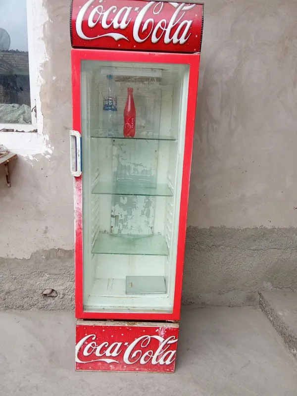 Vitrina xaladilnik sotiladi
