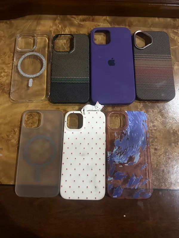 Chehol Iphone 13 prodan 16gacha Chehol Iphone 13 prodan 16gacha