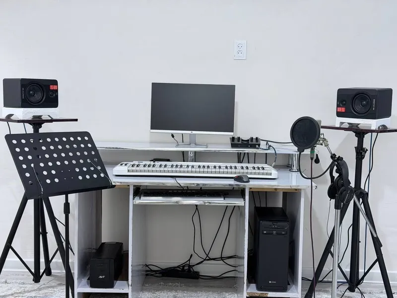 Komplekt Studio tayyor ovoz studiya
