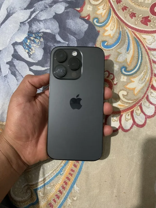 Iphone 14 pro qora 3