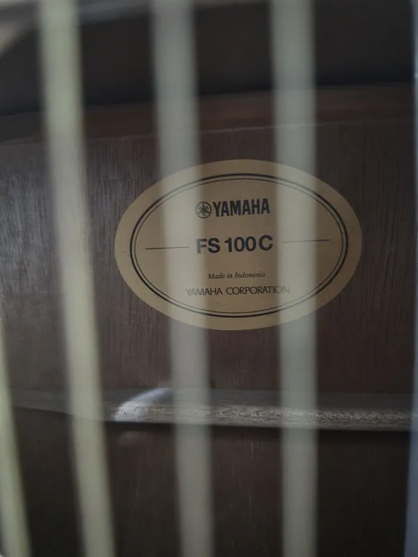 Акустическая гитара Yamaha 2