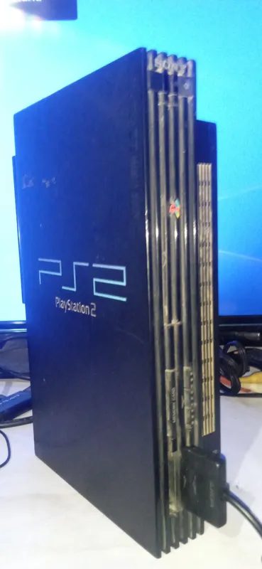 Playstation 2 fat sotiladi ishlaydi