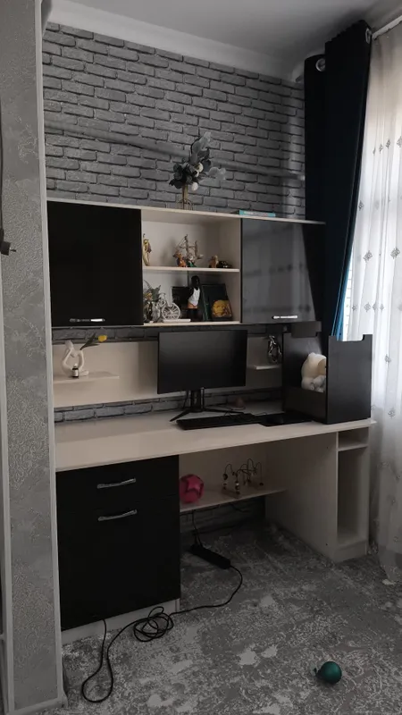 Kompyuter stol sotiladi