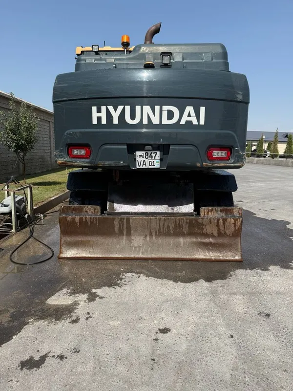 колесный экскаватор Hyundai HW145 3
