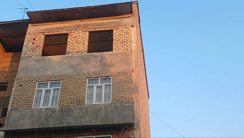 Balkonga g'isht teramiz. Kladka balkon. Керпичная кладка балконов — фото 5
