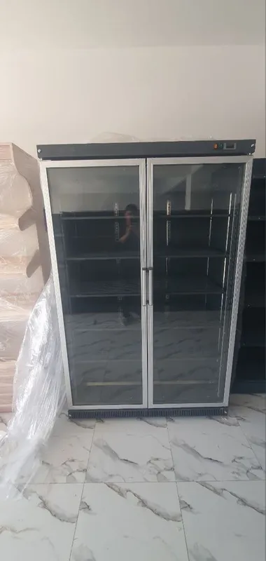 Холодильник витрина ворона Шкаф холодильник