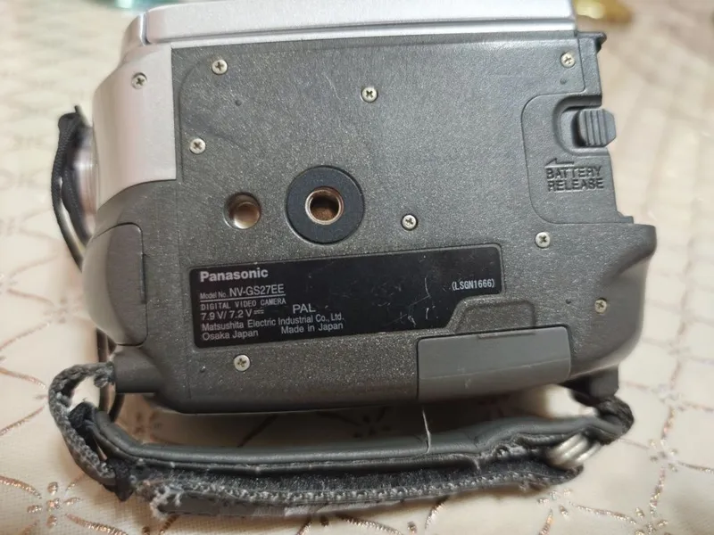 Panasonic kamrea sotiladi mini kasetali 3 Panasonic kamrea sotiladi mini kasetali 3