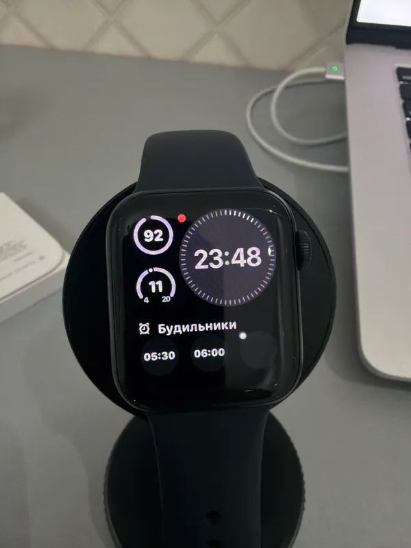 Apple watch se 3 40mm (Black) 2