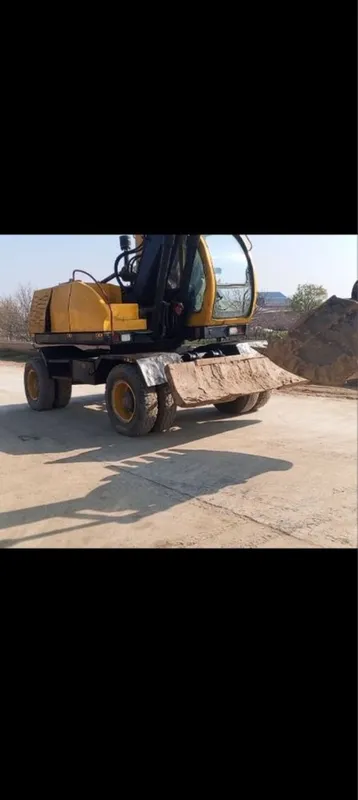 Ekskovator sotiladi