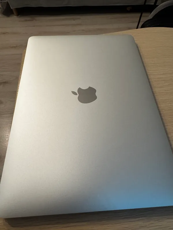MacBook Pro M2 13, 16/256 9 MacBook Pro M2 13, 16/256 9