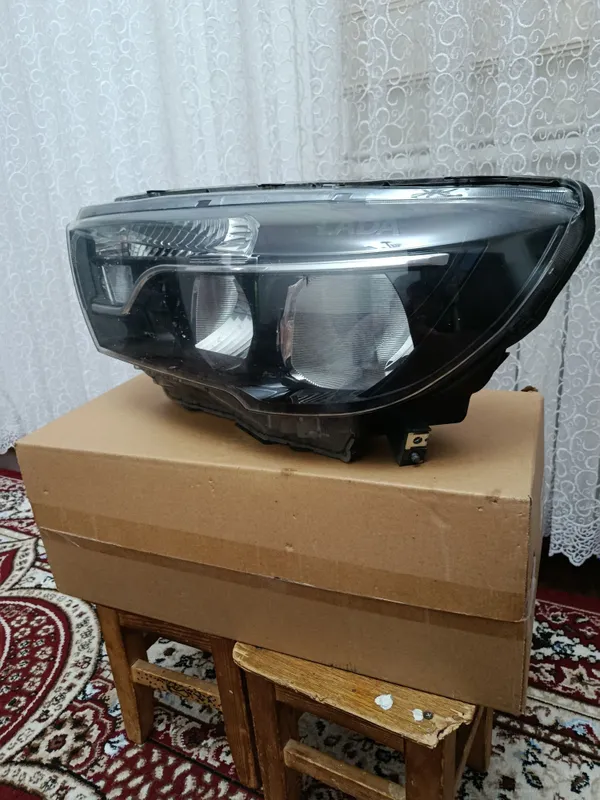 Продаётся передние фары ЛАДА ВЕСТА . Продаётся передние фары ЛАДА ВЕСТА .