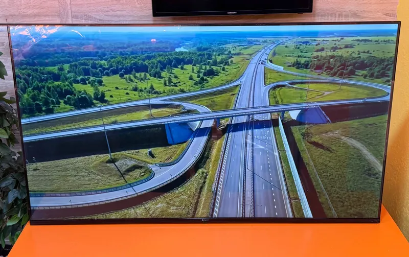 Продам Smart TV 55" (4K, IPS) — б/у