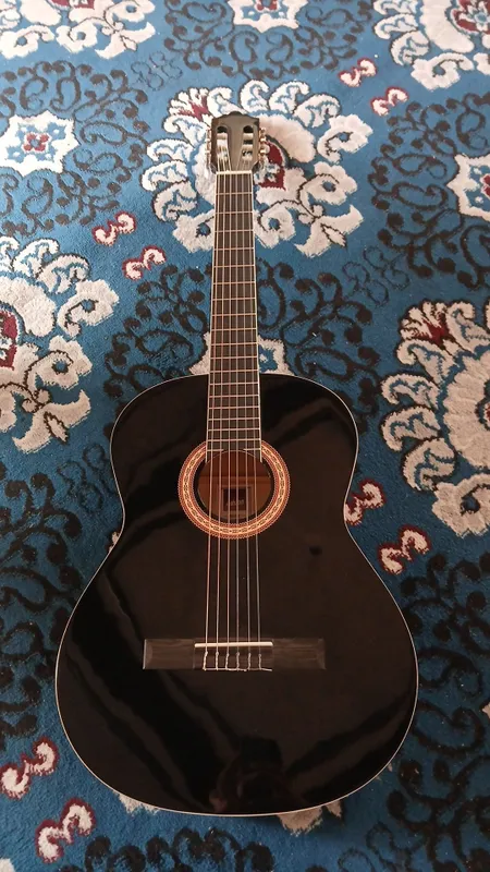 Gitara ashton klassicheskiy
