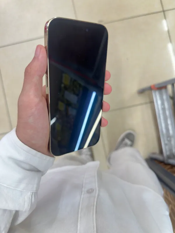 Iphone 14 pro gold 4