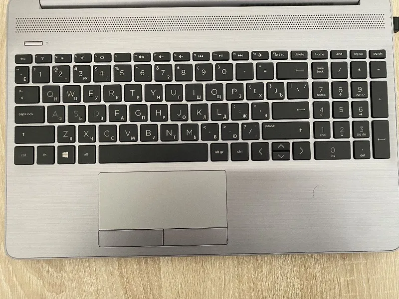 HP CORE i5 256 GB SSD 4 HP CORE i5 256 GB SSD 4