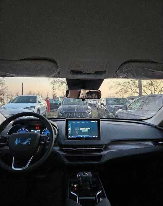Hongqi E-QM 5 610km naxt va nasiya — фото 2