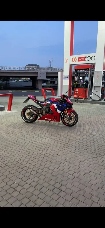 Honda CBR1000RR SP FIREBLADE 2021 в идеальном состояние — фото 2