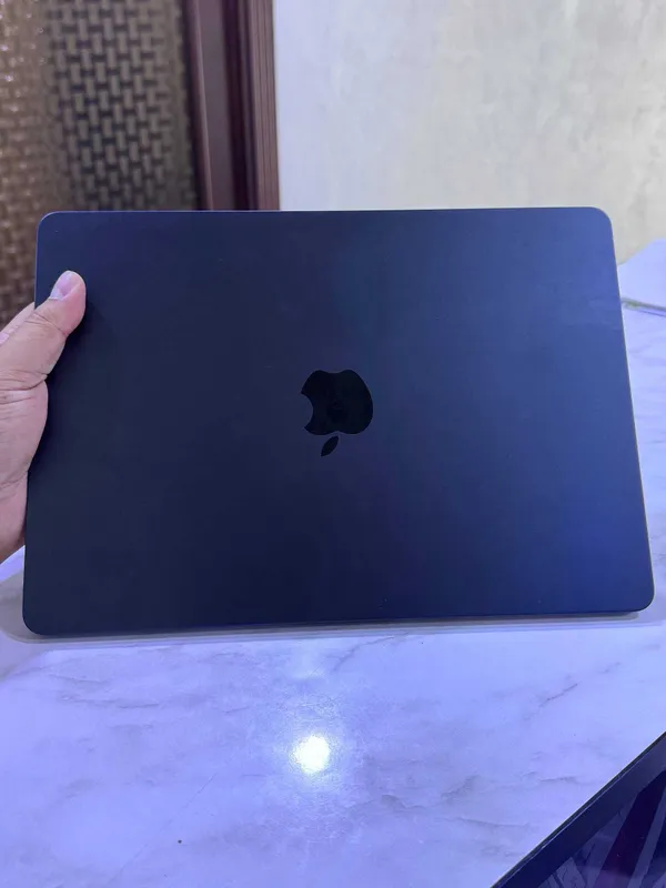 Mac Air M3 13,6-inch 512GB (battery - 100%, cycle count - 25) 4