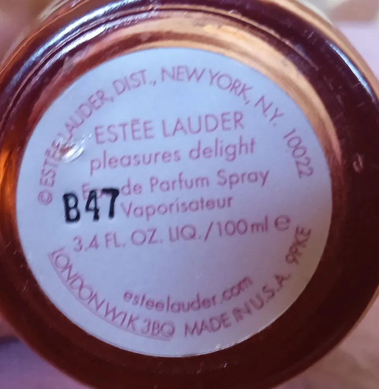 Парфюм женский Estée Lauder оригинал США. 50 мл из 100 мл. 2 Парфюм женский Estée Lauder оригинал США. 50 мл из 100 мл. 2