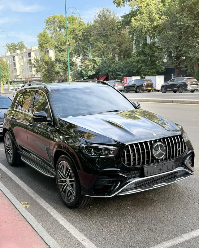 GLE 53 yangi, mavjud 3