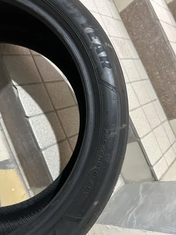 245/40R19 good year shina ballon (1 dona) deffekti bor — фото 2