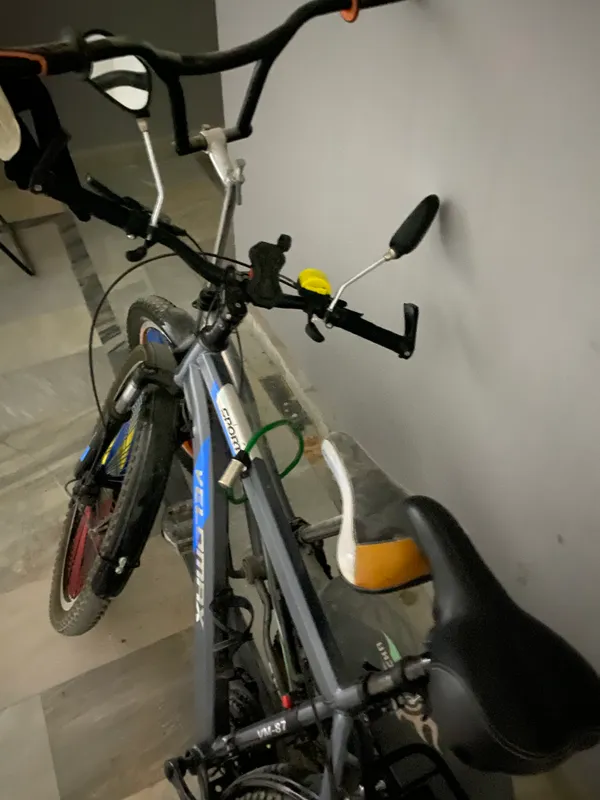 Velosiped sotiladi srochno narxini kelishamiz