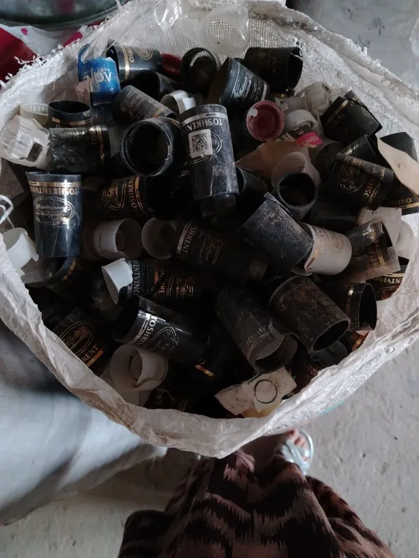 plastmassa aroq butilkalarni qopqogʻi plastmassa aroq butilkalarni qopqogʻi