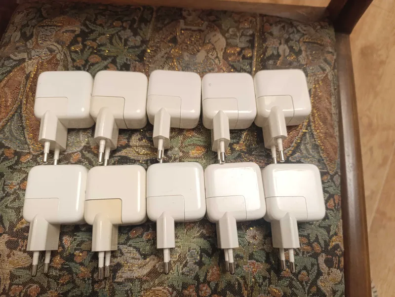 Продам блоки питания на Apple,оригинал недорого