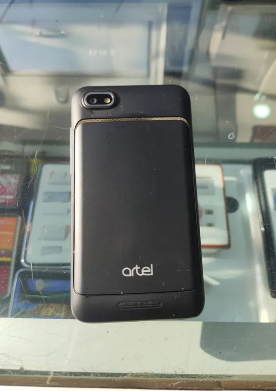 Телефон Artel Adi5 3 Телефон Artel Adi5 3