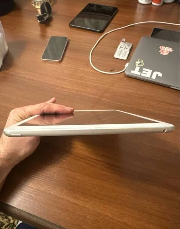 Ipad 7 silver. — фото 1