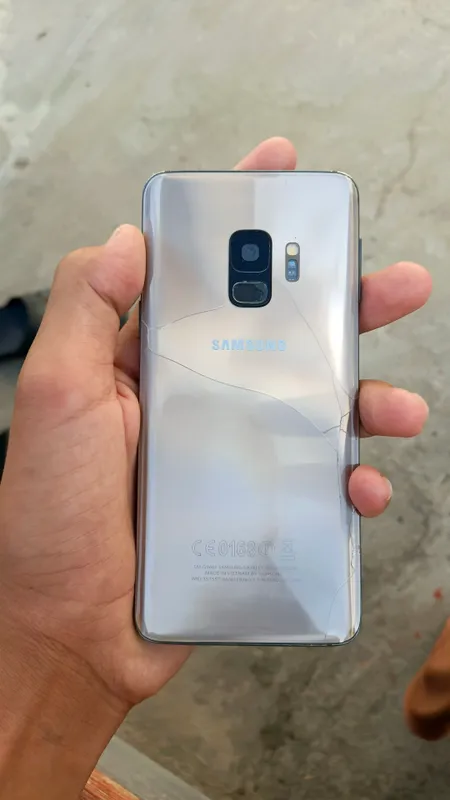 Нужно просто заменить экран Samsung S9 2 Нужно просто заменить экран Samsung S9 2